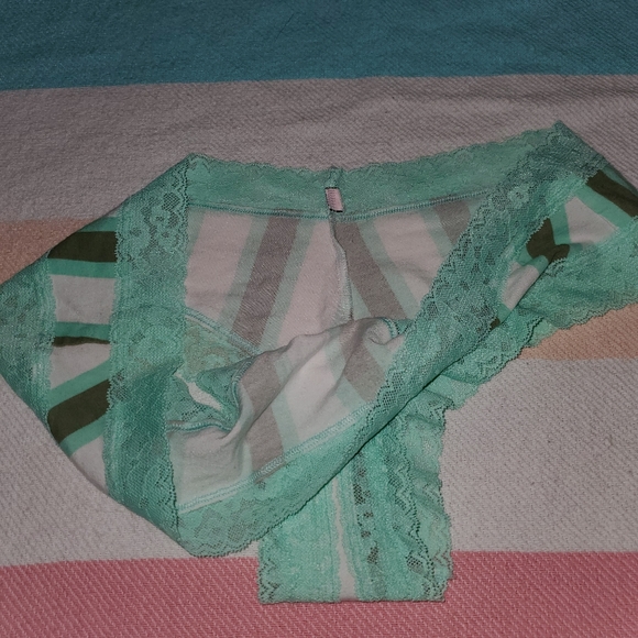 New VS panty - Picture 4 of 4